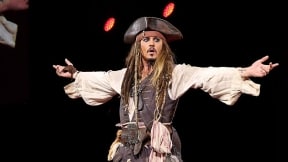 Johnny Depp,  vestido del capitán Jack Sparrow
