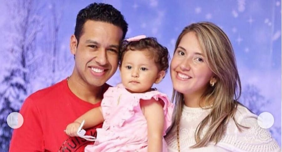 Martín Elías, cantante (Q.E.P.D.), con su esposa Dayana Jaimes y su hija Paula.