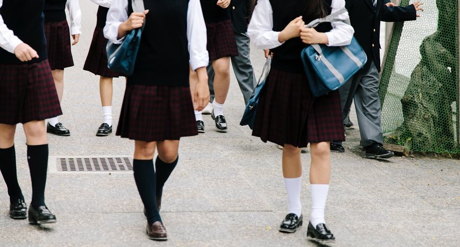 Estudiantes, colegio, niñas uniforme