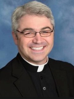 Sacerdote que embarazó a menor.
