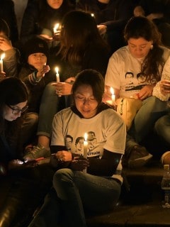 Familiares y amigos de los tres periodistas ecuatorianos asesinados en Colombia