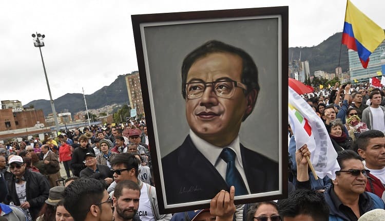 Foto de Gustavo Petro en manifestación