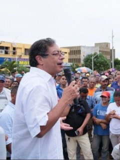 Gustavo Petro en plaza del Carmen de Bolívar