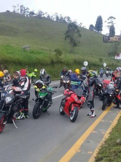 Motociclistas en vía a Villeta