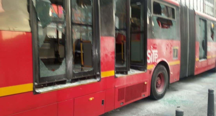 Bus de Transmilenio afectado