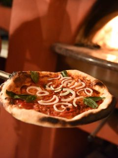 Pizzería en un horno