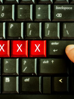 Teclado con teclas de pornografía.