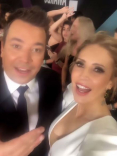 Alejandra Azcárate y Jimmy Fallon