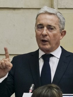 Senador Álvaro Uribe Vélez