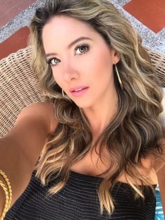 Daniella Álvarez, en su boutique virtual, vende todo tipo de ropa y accesorios de moda para mujeres. Estos son los costos de los productos.