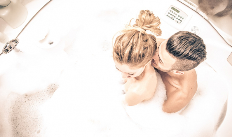 Pareja en un jacuzzi