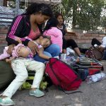 Familia venezolana en la frontera