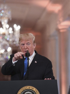 Trump y Jim Acosta discusión