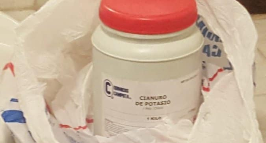 Botella plástica de cianuro de potasio hallada en casa de testigo del caso Odebrecht