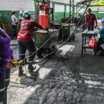 Mujeres trabajando en mina de esmeraldas