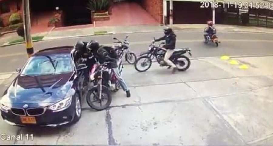 Ladrones en moto