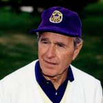 George H. W. Bush, jugando golf en la base de la Fuerza Aérea Andrews