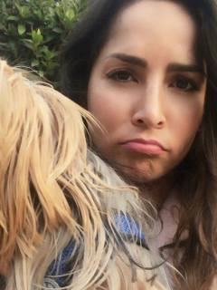 Carmen Villalobos, actriz, con su perro Freud.