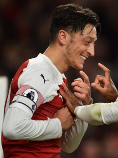 Ozil y Lacazette, jugadores del Arsenal