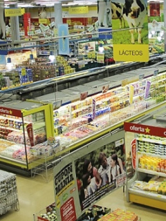 Interior de un almacén Éxito