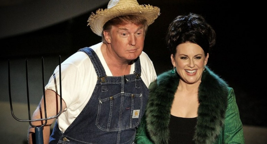 Trump disfrazado de granjero.