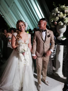 Jarlan Barrera y su esposa.