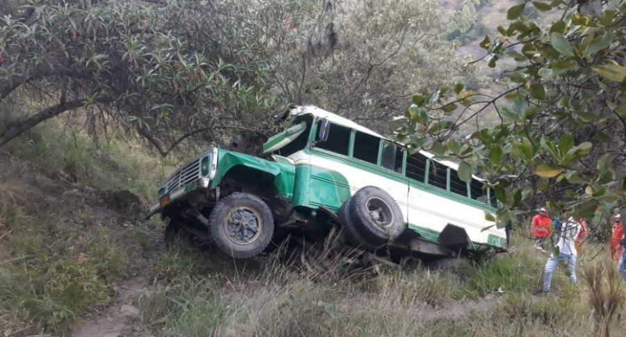 Bus accidentado en vía de Boyacá