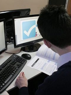 Estudiante estudiando