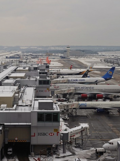 Aeropuerto bajo tormenta de nieve
