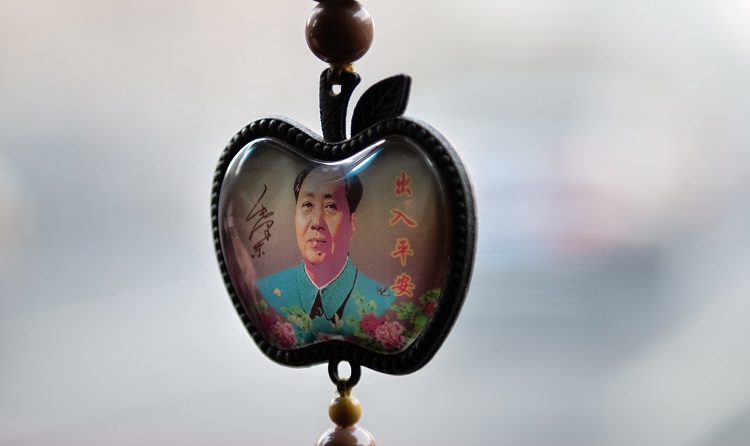 Retrato de Mao Zedong en abalorio