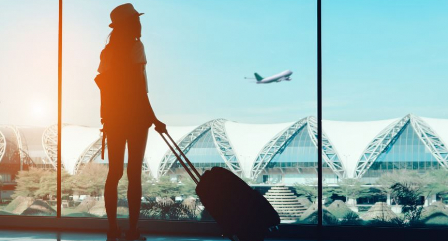 Pasajera en aeropuerto