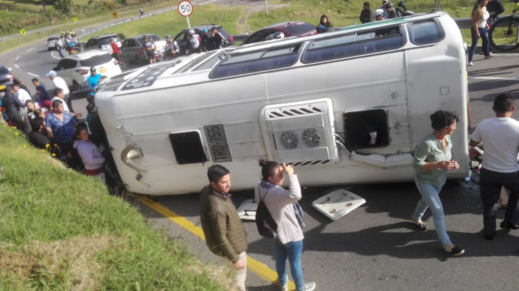 Accidente en vía Bogotá-La vega Accidente en vía Bogotá-La vega