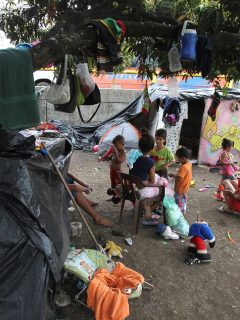 Vista general del terreno donde unos 400 venezolanos se han asentado en Cali