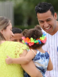 Martín Elías, cantante, junto a su segunda esposa, Dayana Jaimes, y sus hijos Paula y Martin jr.