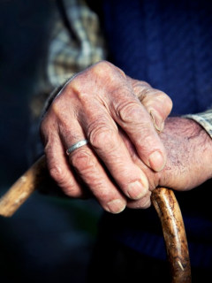 Imagen ilustrativa de un anciano para referenciar la nota sobre España: 12 abuelos dan positivo para COVID-19 luego de ser vacunados