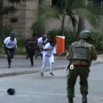 Personas corriendo por explosión en Nairobi