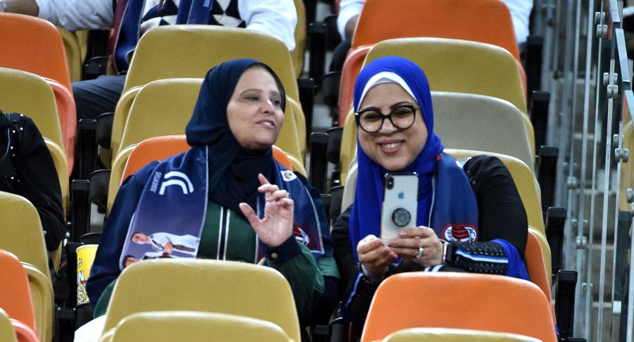 Mujeres en las graderías del estadio Rey Abdullah