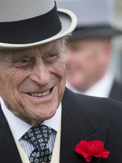 La reina Isabel II, acompañada de los miembros más cercanos de la familia real británica, despide este sábado a su esposo, el príncipe Felipe.
