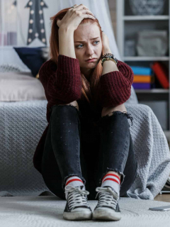 Mujer joven triste