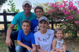 Rochi Stevenson, presentadora, con su esposo Alfredo Varela e hijos Alfredito, Esteban y Mariana.