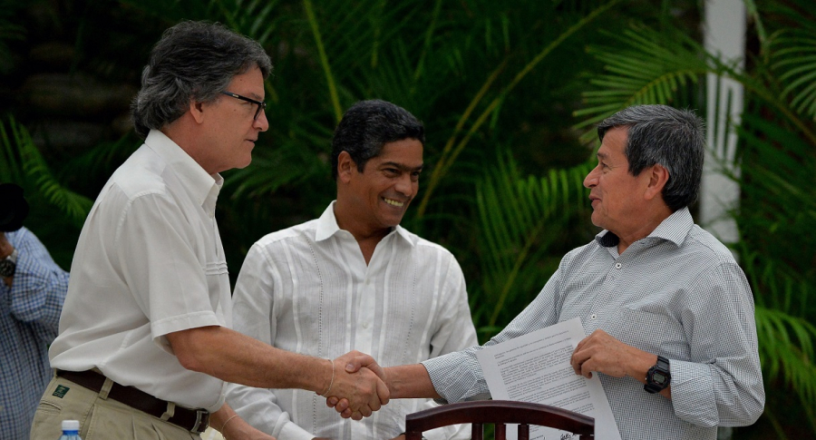 Gustavo Bell y Pablo Beltrán se saludan en La Habana