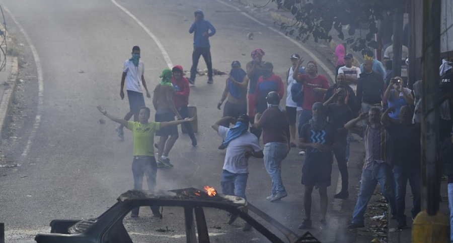 Manifestantes en calles de Caracas