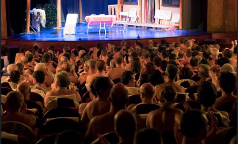 Teatro nudista en París