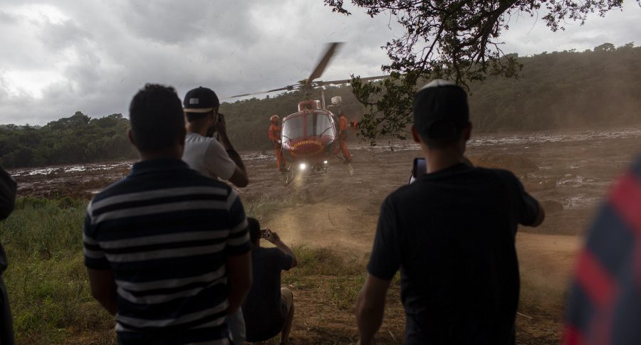 Residentes contemplan la misión de rescate en Brasil