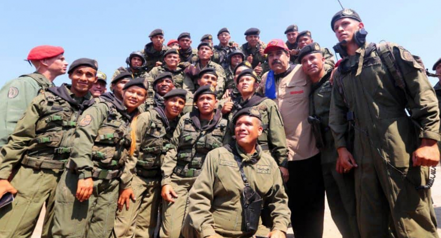 Maduro junto a militares