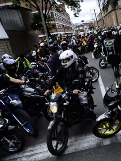 Motos