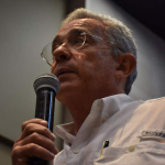 Álvaro Uribe habla del porte de armas