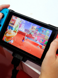 Un usuario de Switch jugando 'Super Mario Odyssey'