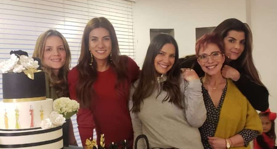 Ángela Cardozo, Andrea Serna, Jessica de la Peña, Yaneth Waldman y Carolina Cruz, presentadoras.