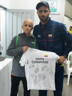 Robert Fara con Carlos, niño que sufre cáncer